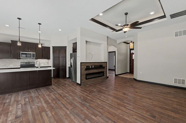 405 Karla Ave, Haysville, KS 67060