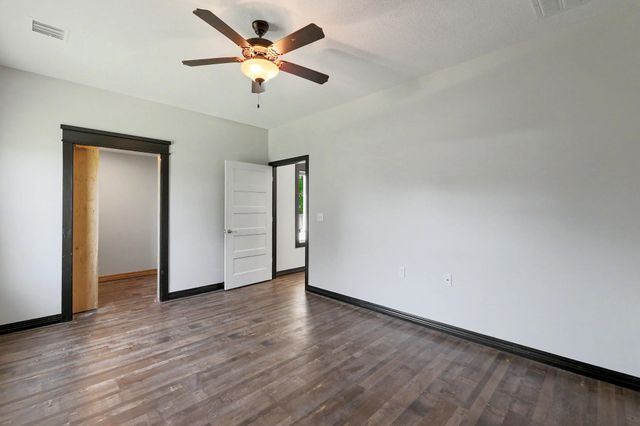 405 Karla Ave, Haysville, KS 67060