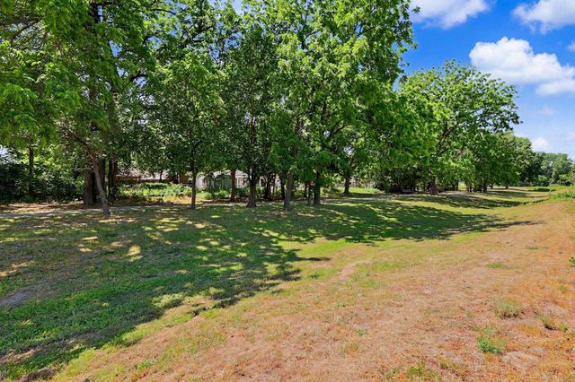 405 Karla Ave, Haysville, KS 67060
