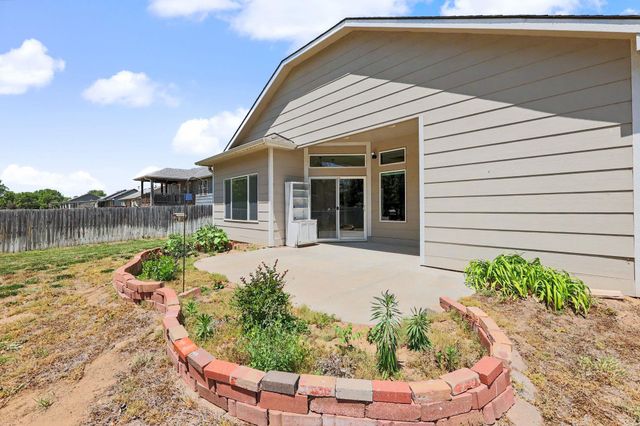 405 Karla Ave, Haysville, KS 67060
