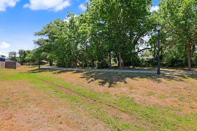 405 Karla Ave, Haysville, KS 67060