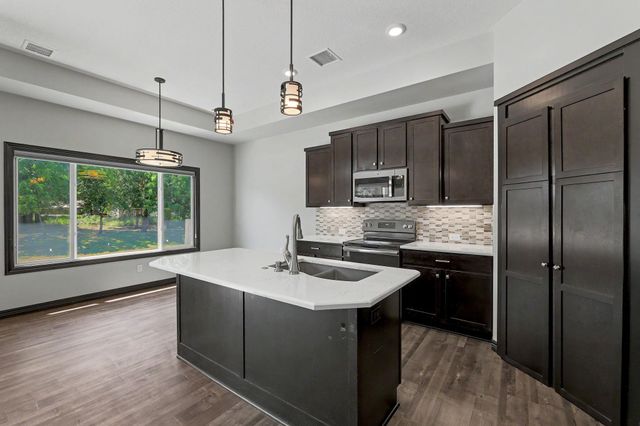 405 Karla Ave, Haysville, KS 67060