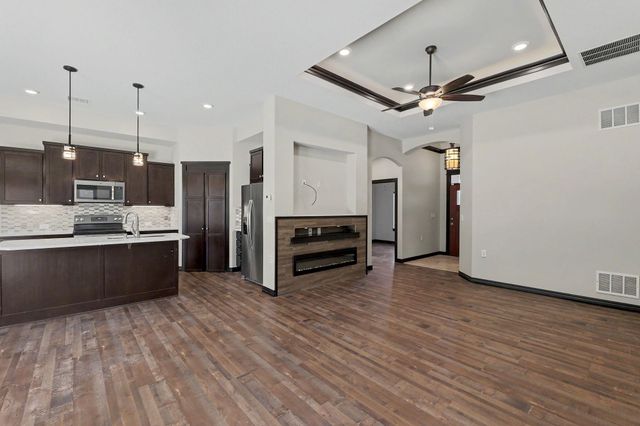405 Karla Ave, Haysville, KS 67060
