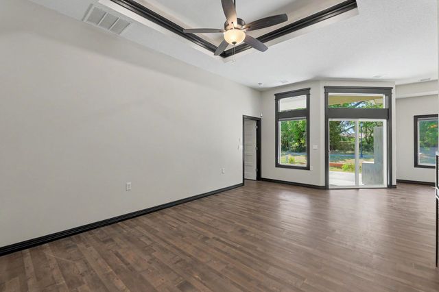 405 Karla Ave, Haysville, KS 67060