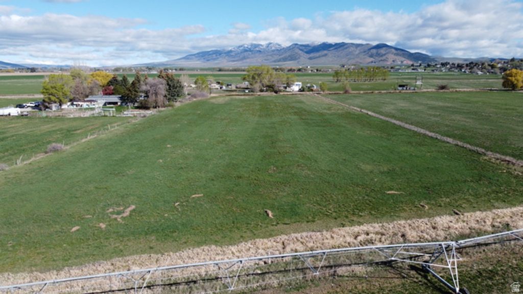 Image 2 of property listing at 1098 W SAMARIA LN, Malad City, ID 83252