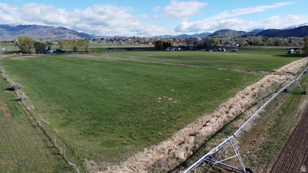 Image 12 of property listing at 1098 W SAMARIA LN, Malad City, ID 83252