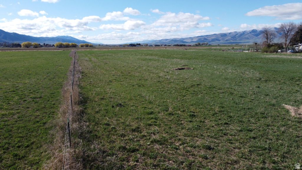 Image 7 of property listing at 1098 W SAMARIA LN, Malad City, ID 83252