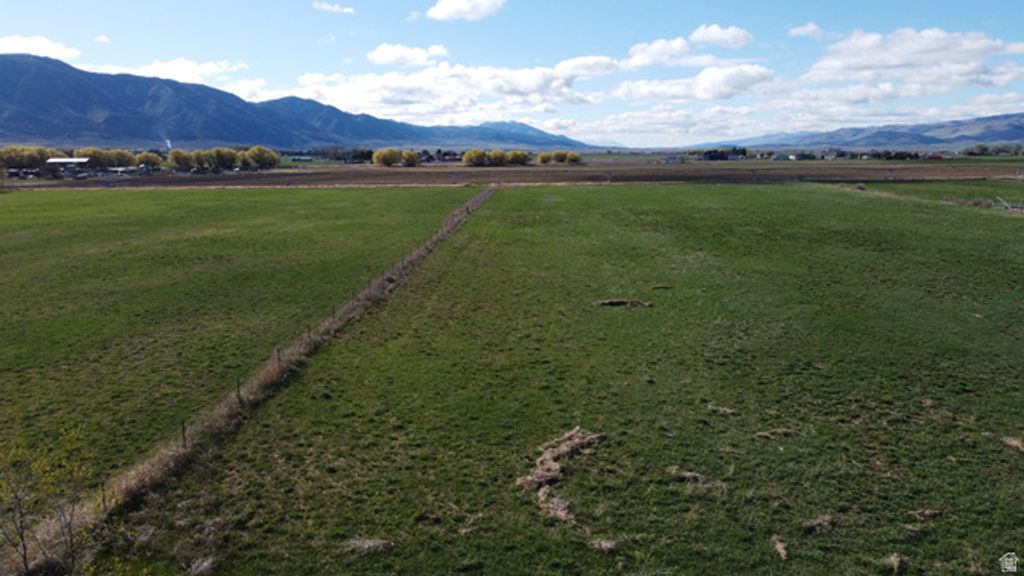 Image 8 of property listing at 1098 W SAMARIA LN, Malad City, ID 83252