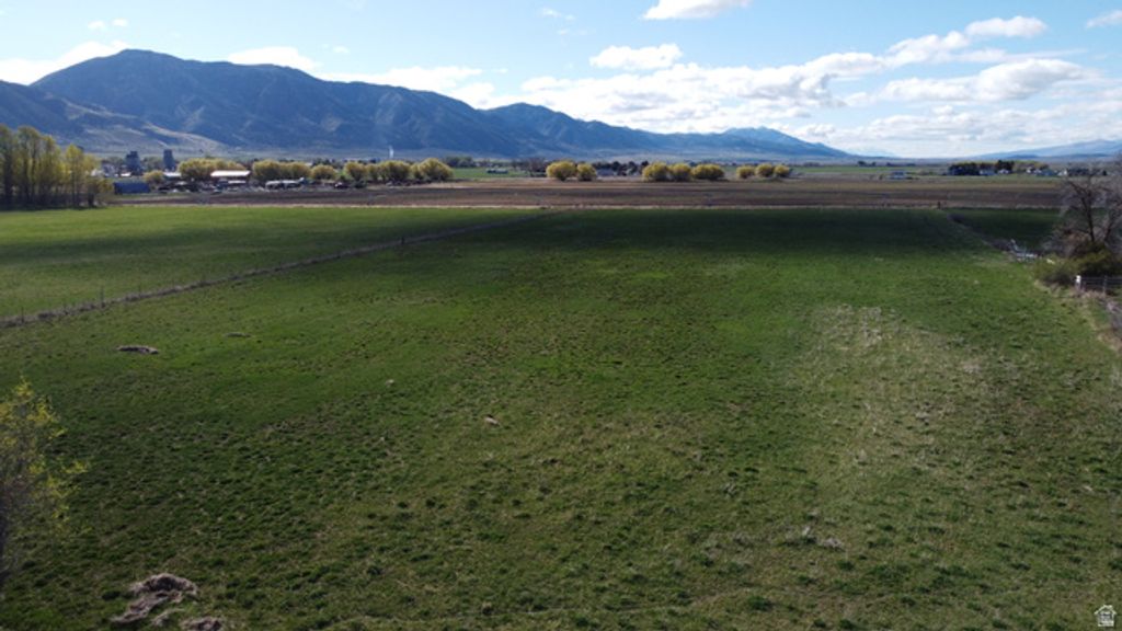 Image 9 of property listing at 1098 W SAMARIA LN, Malad City, ID 83252