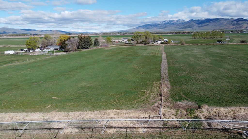 Image 10 of property listing at 1098 W SAMARIA LN, Malad City, ID 83252