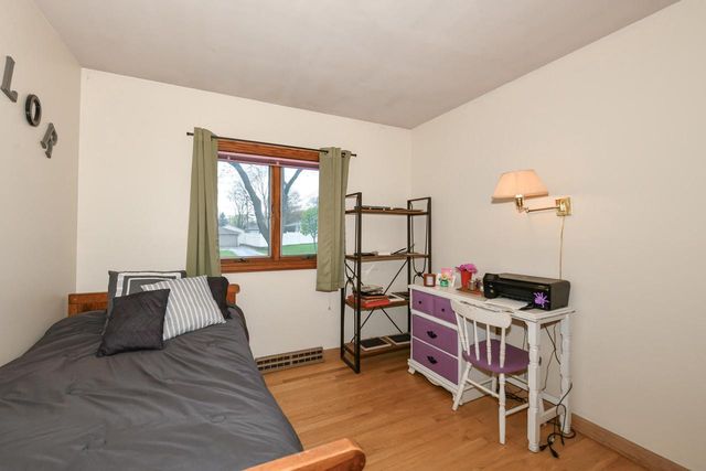 5564 S 33rd STREET, Milwaukee, WI 53221