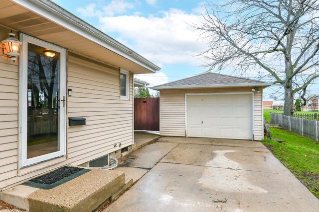 5564 S 33rd STREET, Milwaukee, WI 53221