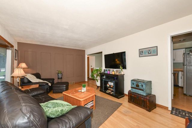 5564 S 33rd STREET, Milwaukee, WI 53221
