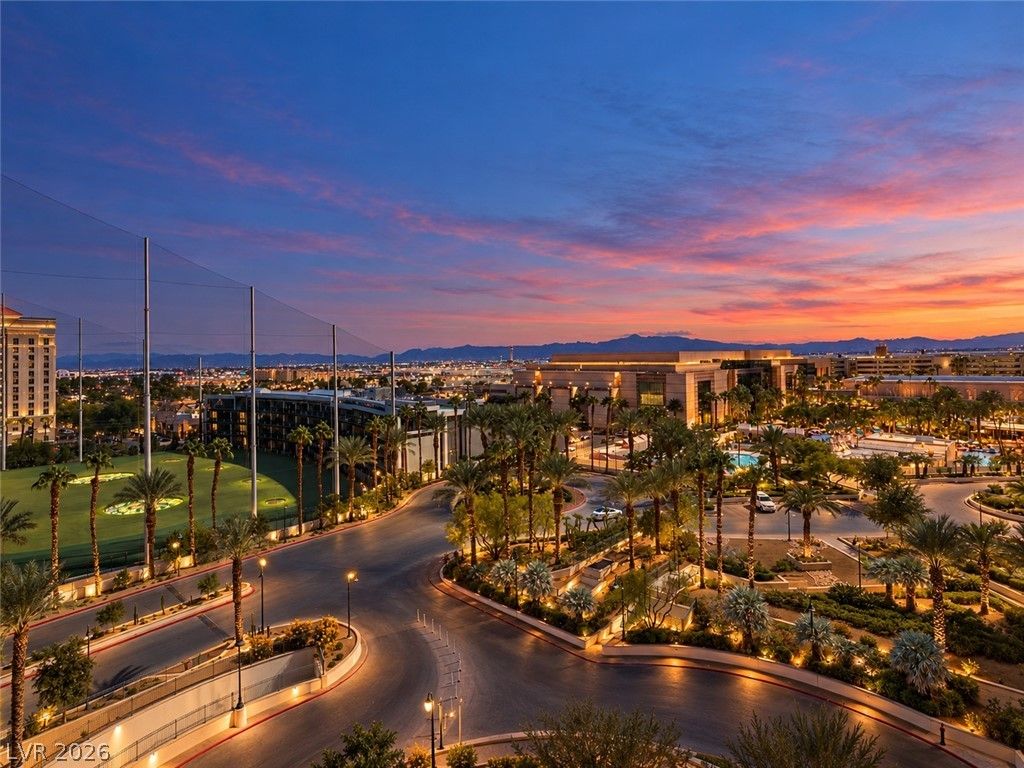 135 East HARMON Avenue 716, Las Vegas, NV 89109 — exterior