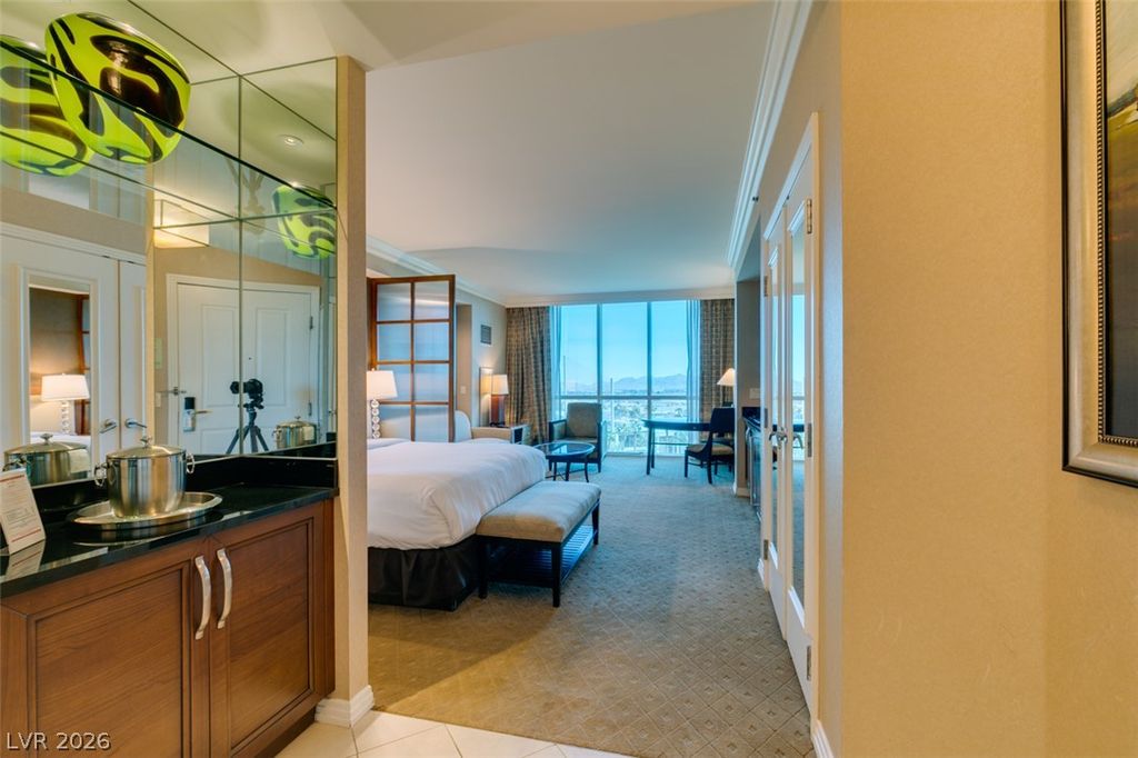 135 East HARMON Avenue 716, Las Vegas, NV 89109 — photo 2