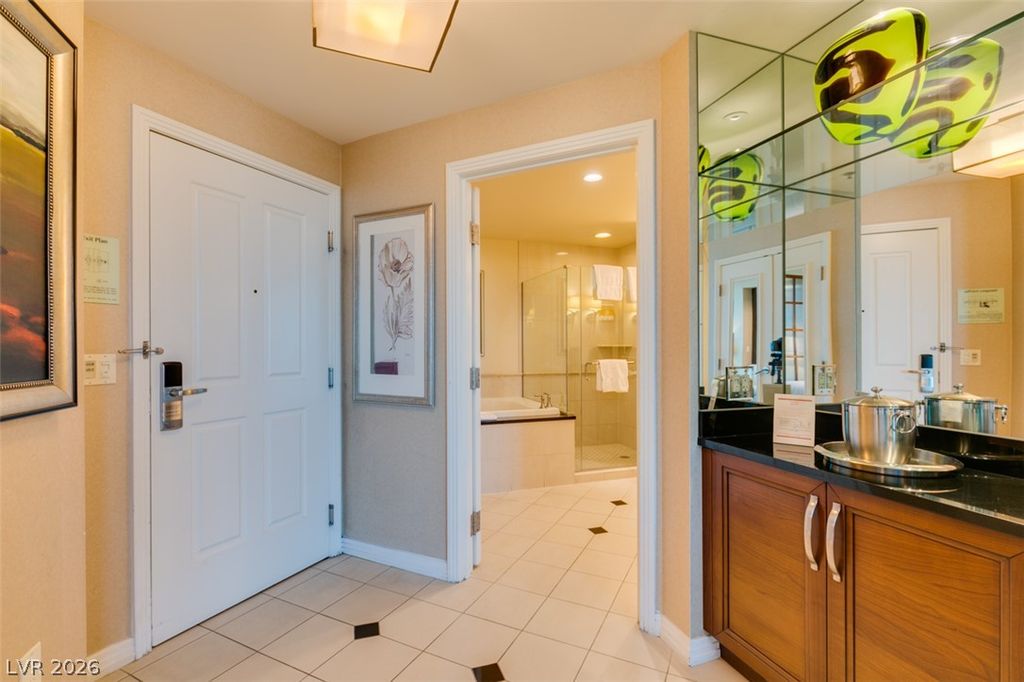 135 East HARMON Avenue 716, Las Vegas, NV 89109 — photo 3