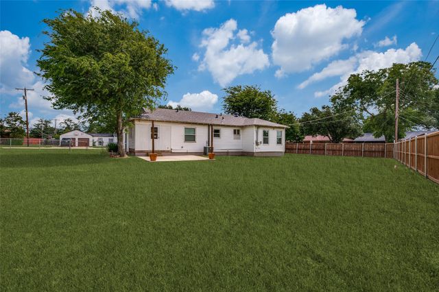 202 W Cherry Street, Duncanville, TX 75116