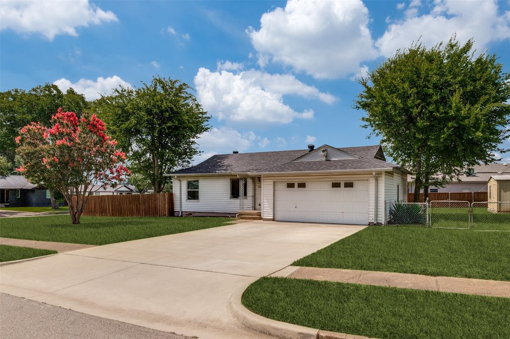 202 W Cherry Street, Duncanville, TX 75116