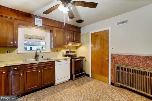 1120 LOUISE AVE, Lancaster, PA 17601
