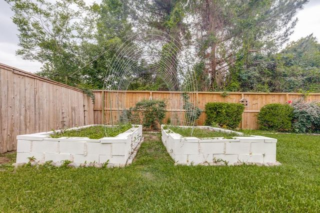 170 Black Swan Place, Magnolia, TX 77354
