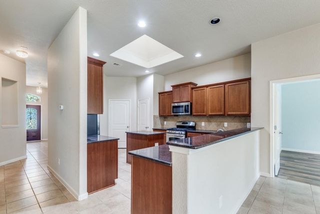 170 Black Swan Place, Magnolia, TX 77354