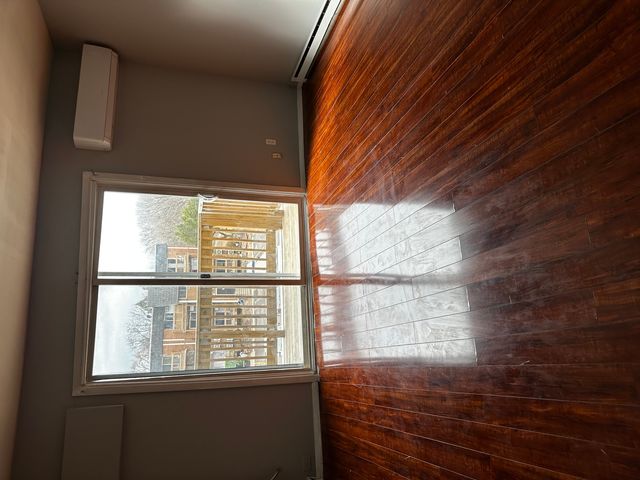 567 Ashland Avenue E, Aurora, IL 60505