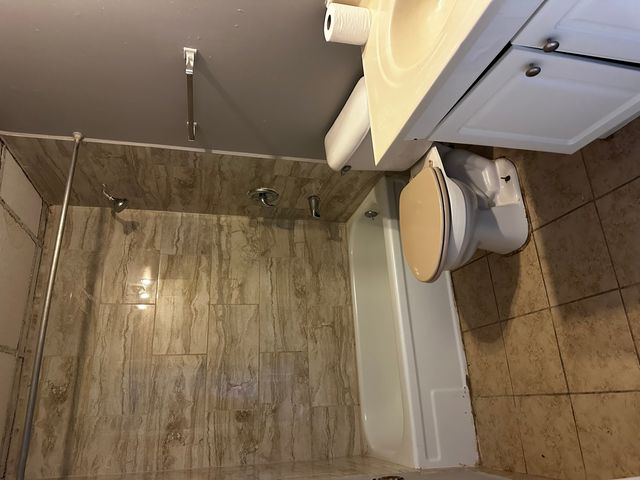 567 Ashland Avenue E, Aurora, IL 60505