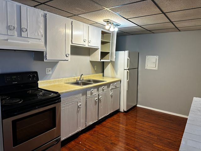 567 Ashland Avenue E, Aurora, IL 60505