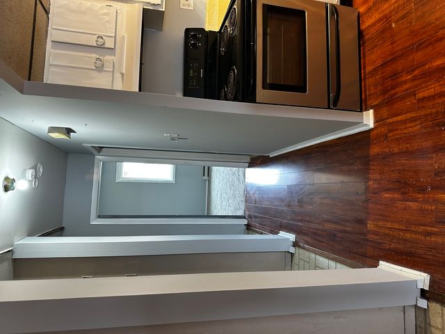 567 Ashland Avenue E, Aurora, IL 60505