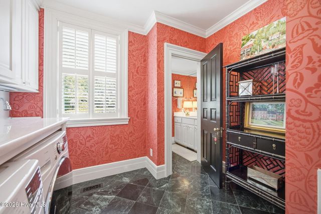 1010 E Rock Spring Road, Greenville, NC 27858