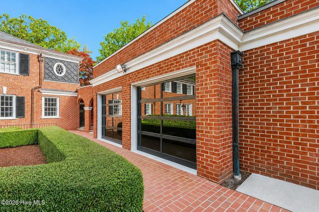 1010 E Rock Spring Road, Greenville, NC 27858