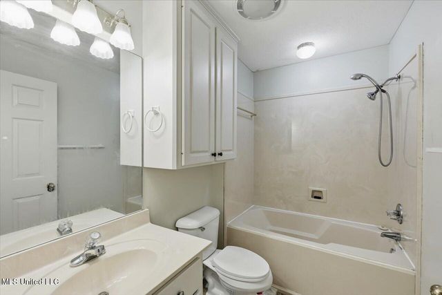 402 Twin, Clinton, MS 39056