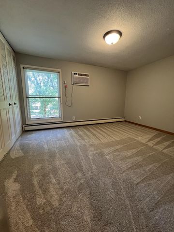 2800 Hamline Avenue N 347, Roseville, MN 55113