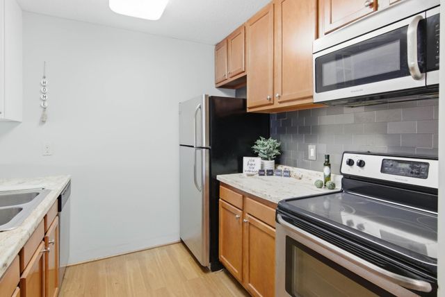 2800 Hamline Avenue N 347, Roseville, MN 55113