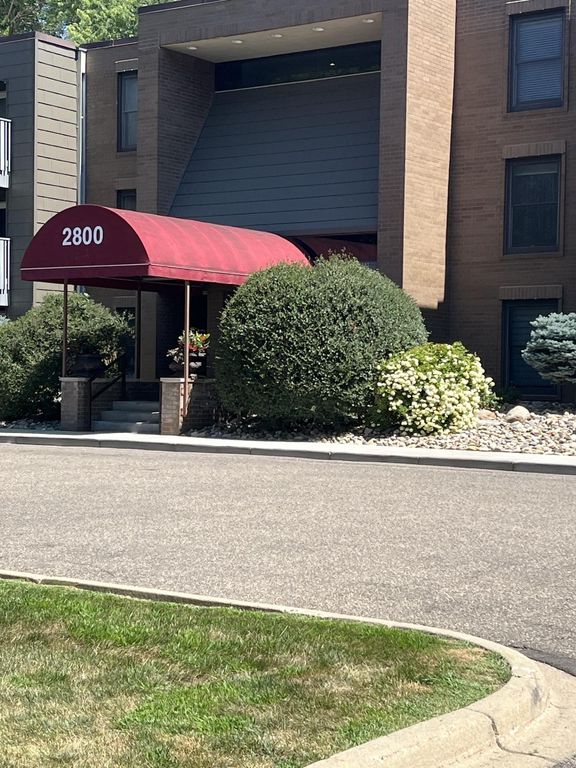 2800 Hamline Avenue N 347, Roseville, MN 55113