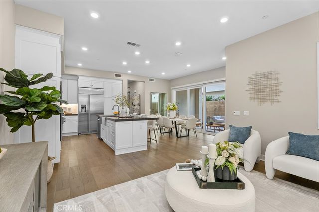 110 Spiral, Irvine, CA 92618