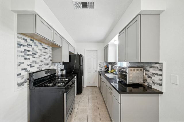 605 Arbor Drive, Deer Park, TX 77536