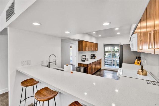 277 E Alejo Road 101, Palm Springs, CA 92262