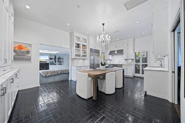3301 W MORRISON AVENUE, Tampa, FL 33629