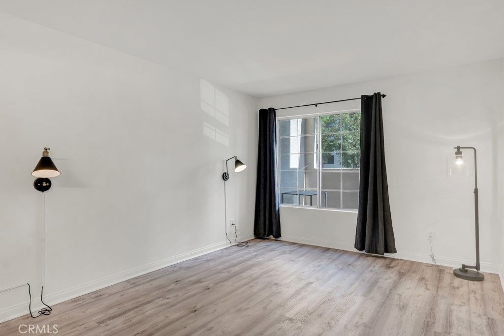 Image 13 of property listing at 5550 Owensmouth 104, Woodland Hills, CA 91367