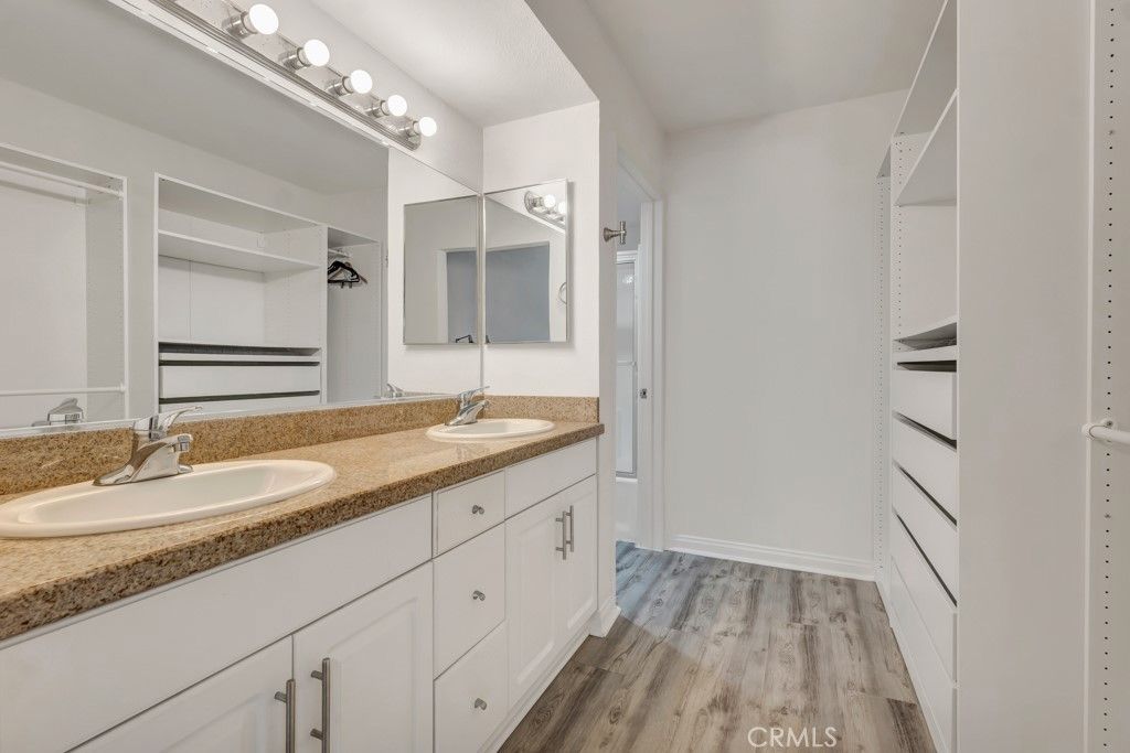 Image 14 of property listing at 5550 Owensmouth 104, Woodland Hills, CA 91367