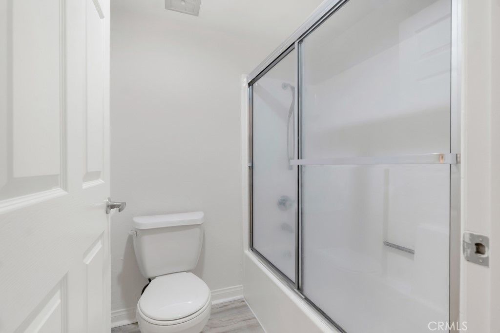 Image 16 of property listing at 5550 Owensmouth 104, Woodland Hills, CA 91367