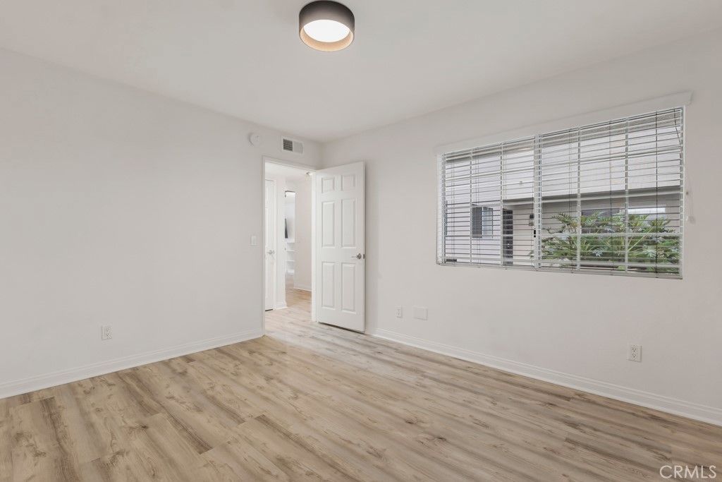 Image 17 of property listing at 5550 Owensmouth 104, Woodland Hills, CA 91367