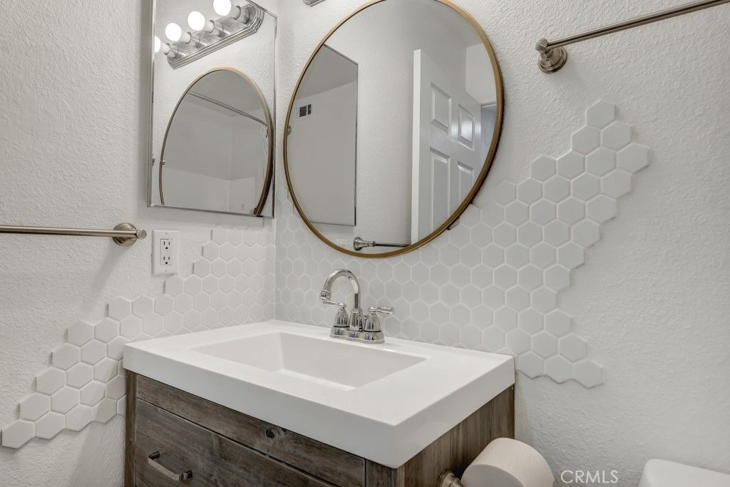 Image 20 of property listing at 5550 Owensmouth 104, Woodland Hills, CA 91367
