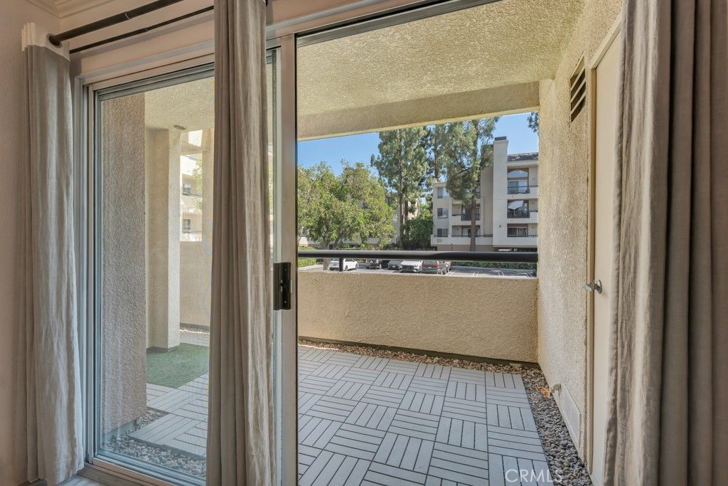 Image 22 of property listing at 5550 Owensmouth 104, Woodland Hills, CA 91367