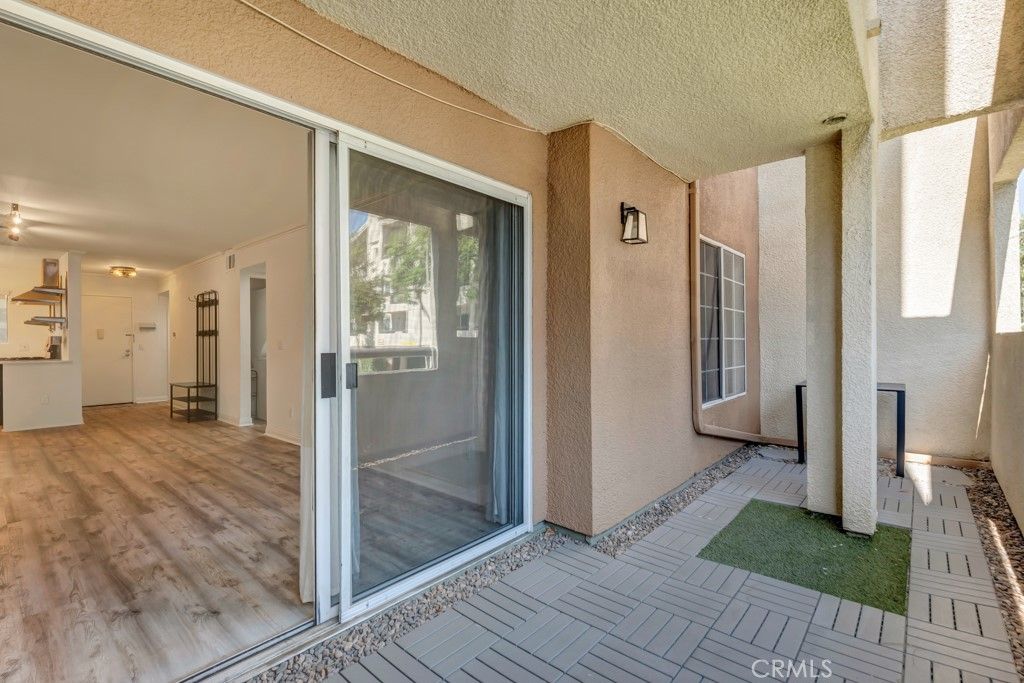 Image 23 of property listing at 5550 Owensmouth 104, Woodland Hills, CA 91367