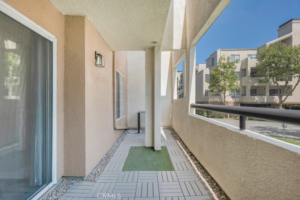 Image 25 of property listing at 5550 Owensmouth 104, Woodland Hills, CA 91367