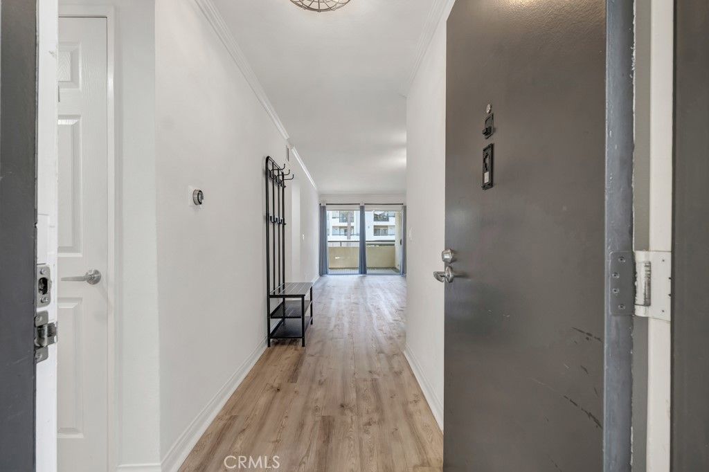 Image 26 of property listing at 5550 Owensmouth 104, Woodland Hills, CA 91367