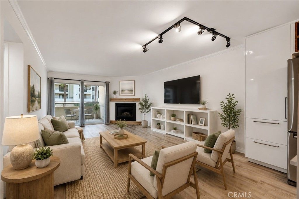 Image 5 of property listing at 5550 Owensmouth 104, Woodland Hills, CA 91367