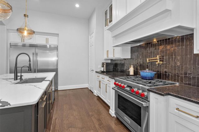 134 Pacific Grove Drive, Montgomery, TX 77316